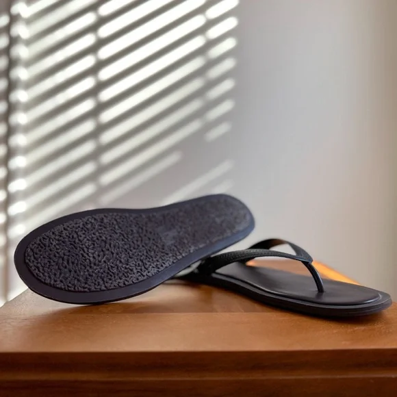 NWOT Zara Flip Flops - Picture 2 of 3